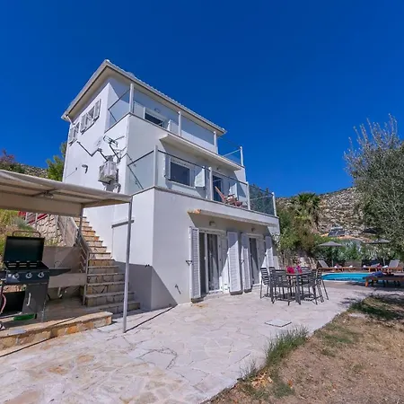 Villa Celaeno Villa Laganász